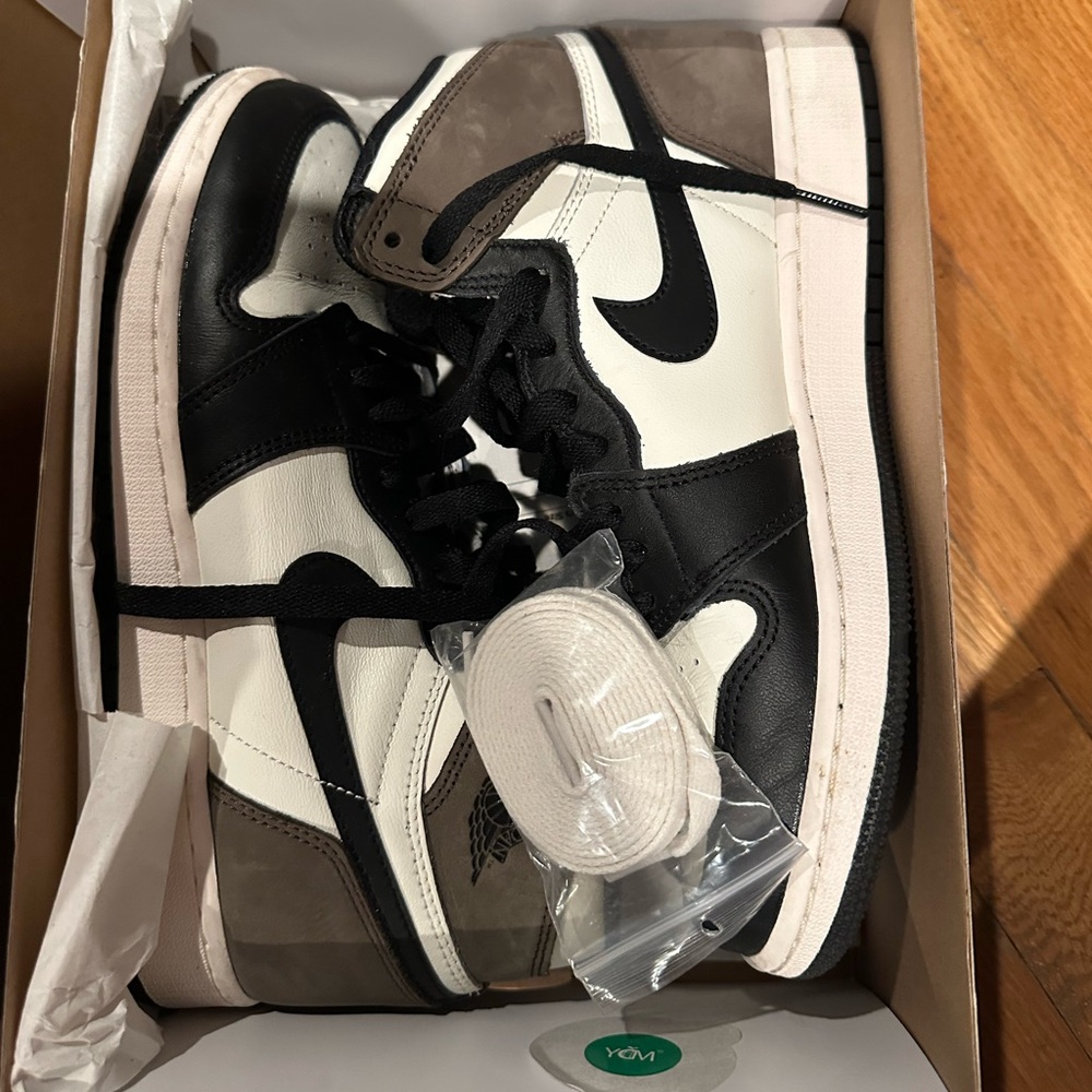 Jordan 1 Retro High Dark Mocha